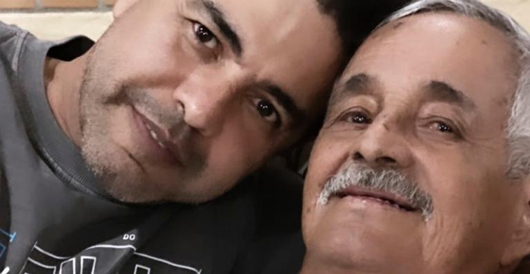 Zezé di Camargo emociona ao se despedir do pai com texto cheio de desculpas: “Perdoe por insistir que fique”