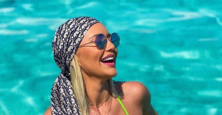 De biquíni, Ana Paula Siebert posa para Roberto Justus e se derrete: ”Melhor fotógrafo”