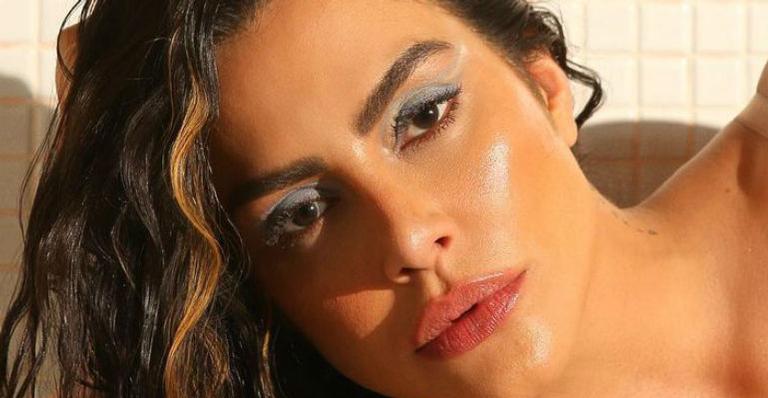 Decotada, Cleo Pires surge deslumbrante e exibe corpo tatuado: “Mulherão desses”