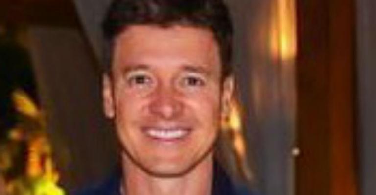Rodrigo Faro reúne esposa e filhas em clique e beleza chama atenção: “Quanta moça linda”
