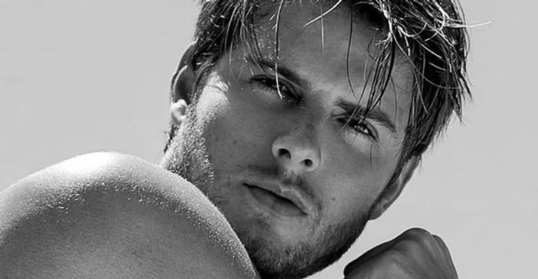 Sem camisa, ex-BBB Daniel Lenhardt abusa da sensualidade e exibe abdômen trincado: “Meu coração é fraco”