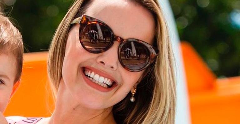 Thaeme Mariôto combina biquíni com a pequena Liz e seguidores reagem: “Cresceu tanto!”