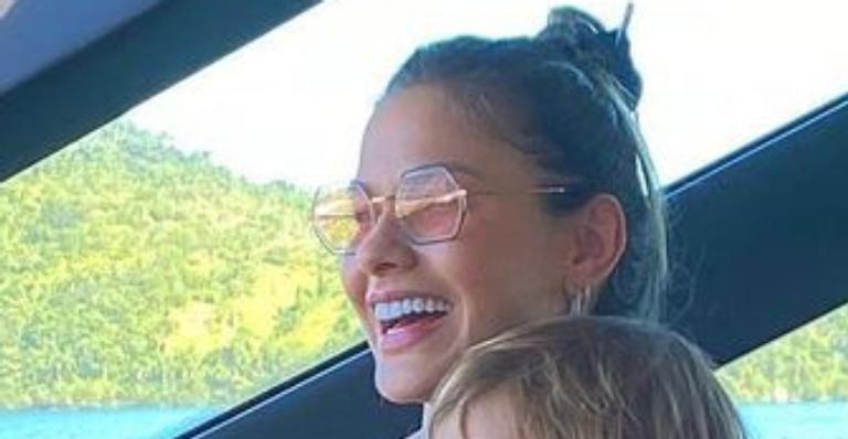Andressa Suita ganha chamego dos filhos e momento derrete fãs: ”Gêmeos de gestações diferentes”