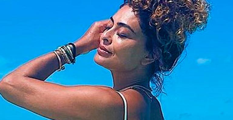 Juliana Paes sai nua de banheira nas Maldivas e mostra contorno perfeito do corpão: “Que deusa”