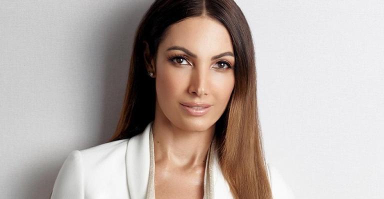 Patrícia Poeta dispensa sutiã, abusa de look decotadíssimo e eleva a temperatura: ”Sextou”