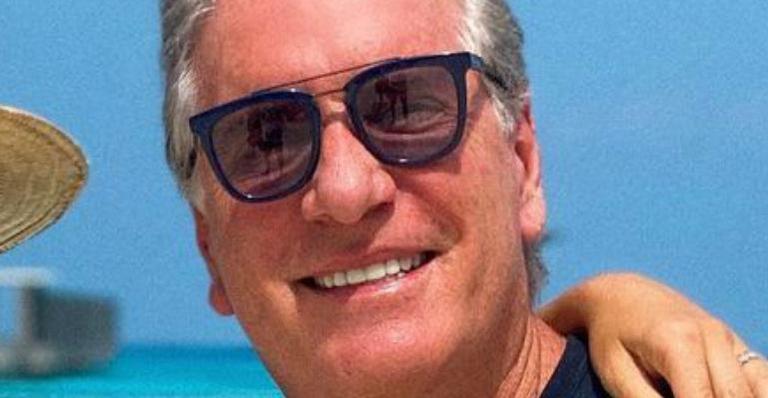Roberto Justus combina estampa de roupa com a esposa e faz declaração de amor: “Te amo demais”
