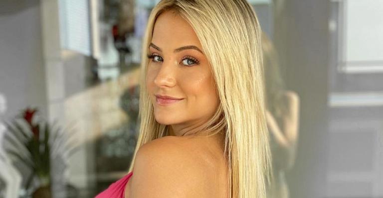De biquíni, ex-BBB Gabi Martins empina bumbum impecável e abdômen sequinho impressiona: ”Apaixonei”