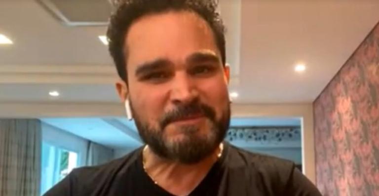 Emocionado, Luciano Camargo fala sobre ausência no velório do pai: ”Sem último abraço”