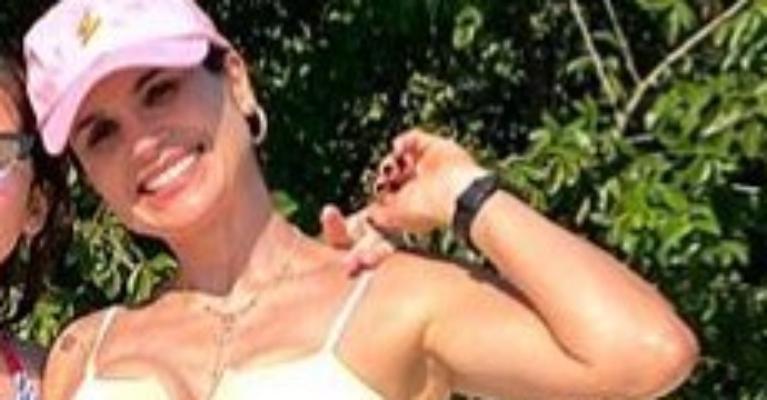 Aos 46 anos, Flávia Alessandra ostenta físico escultural em registro sem filtros ao lado da caçula