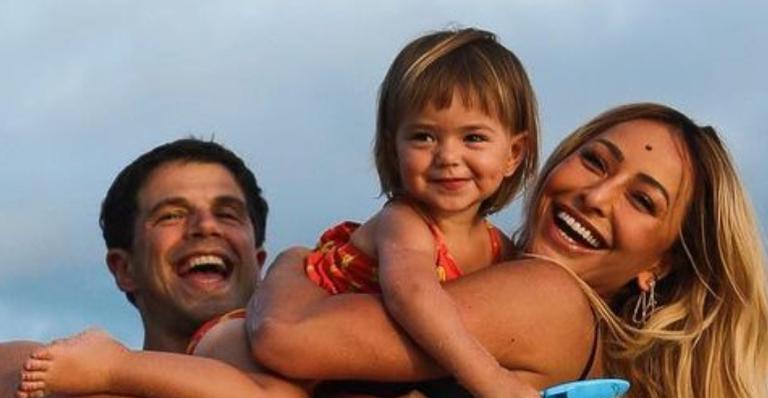 Sabrina Sato e Duda Nagle celebram dois anos da filha, Zoe, e emocionam fãs: ”O melhor de nós”