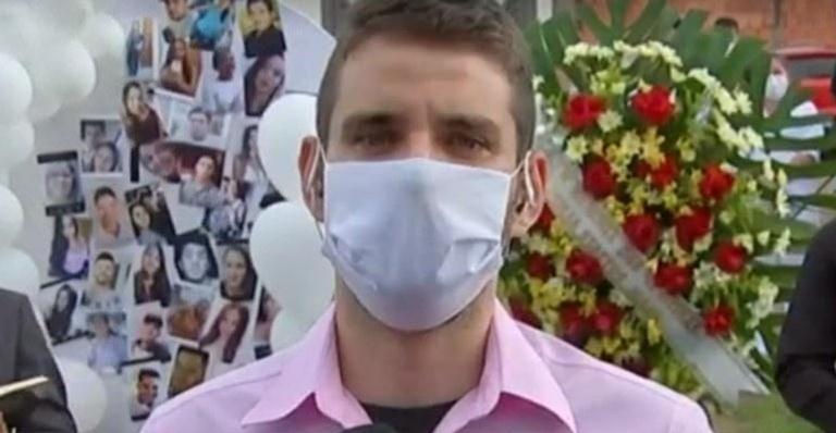 Ao vivo na Globo, repórter não consegue conter a emoção e vai às lágrimas: “É difícil”