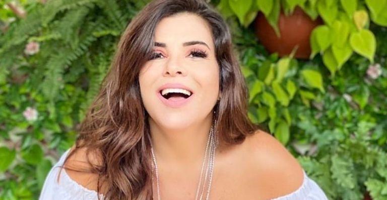 Aos 52 anos, Mara Maravilha exibe barriga chapada: “Dando de 10 a zero em muita menina”