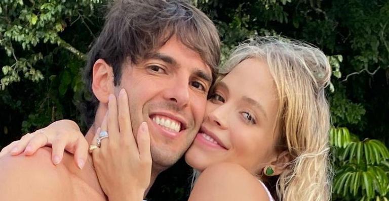 Carol Dias publica cliques inéditos com Kaká e comemora 1 ano de casada: “Te amo infinito”