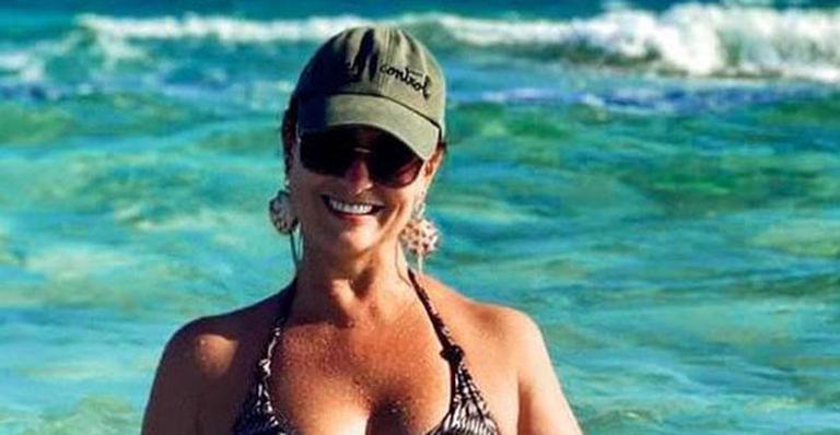 De biquíni, mãe de Neymar exibe corpão sarado em viagem acompanhada: “Gostosona”