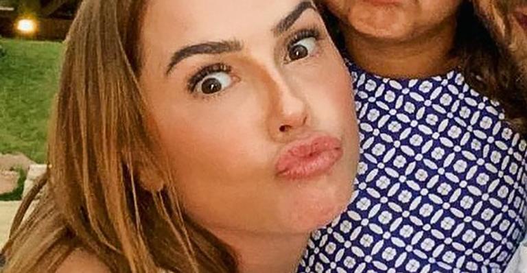 Aos 4 anos, Maria Flor surge toda estilosa e deixa Deborah Secco chocada: “Quanto tempo eu dormi?”