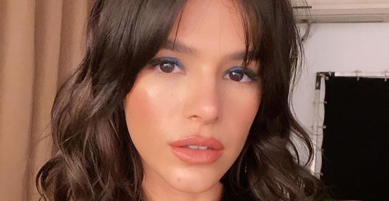 De top e calça coladinha, Bruna Marquezine empina o bumbum e exibe corpão: “Auge da beleza”