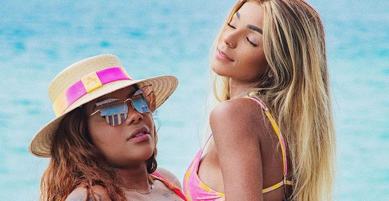 Em lua de mel, Ludmilla e a esposa protagonizam cena quente e trocam carícias: “Melhores dias da minha vida”