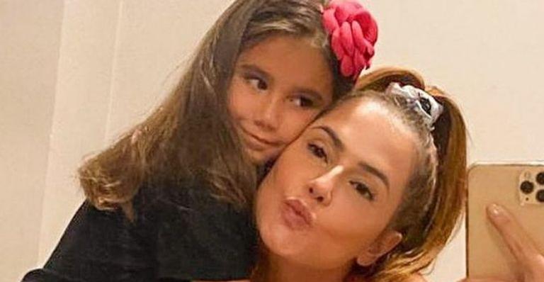 Deborah Secco se derrete ao ver filha estreando como atriz em novela: “Muito especial”