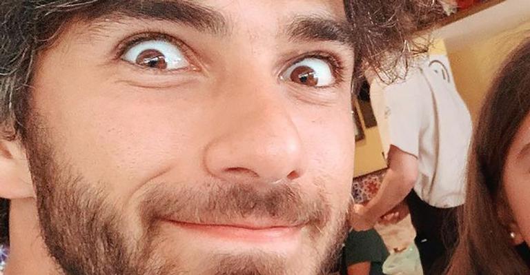 Hugo Moura surge coladinho com Maria Flor e deixa Deborah Secco babando: “Minha vida em uma foto”