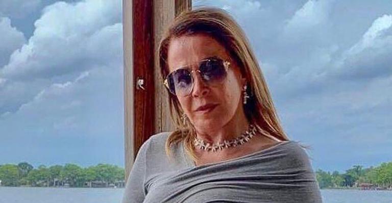 Aos 62 anos, Zilu Camargo posa com jeans coladíssimo e cinturinha marcada rouba a cena: “Rejuvenesceu”