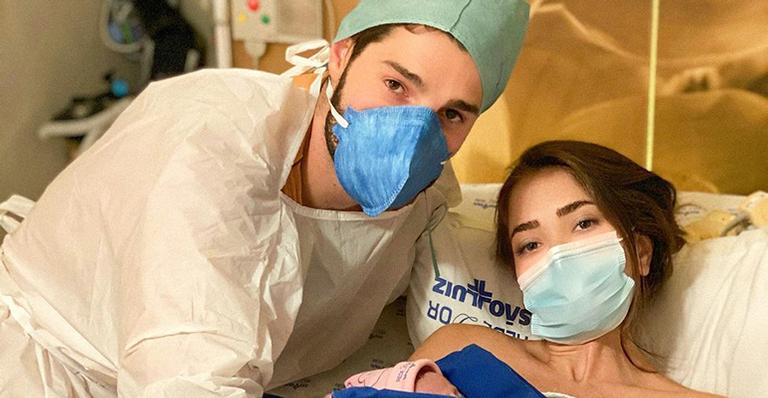 Após nascimento prematuro, Filha de Alok e Romana Novais testa negativo para COVID-19