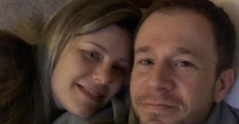 Tiago Leifert e Daiana Garbin postam primeira foto com Lua: ”Meu melhor lugar”
