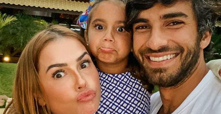Deborah Secco comemora aniversário de 5 anos de Maria Flor com vídeo comovente: “Trouxe amor puro e verdadeiro”