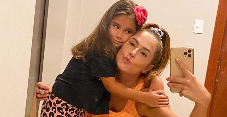 Deborah Secco prepara festa surpresa para a filha e mostra decoração na web: “Ela vai amar”