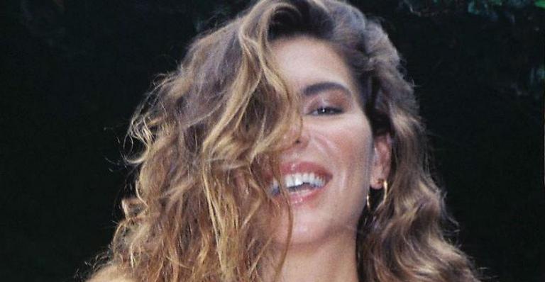 Mariana Goldfarb deixa barriguinha sarada de fora ao surgir só de top nas redes: “Não cansa de ser linda”