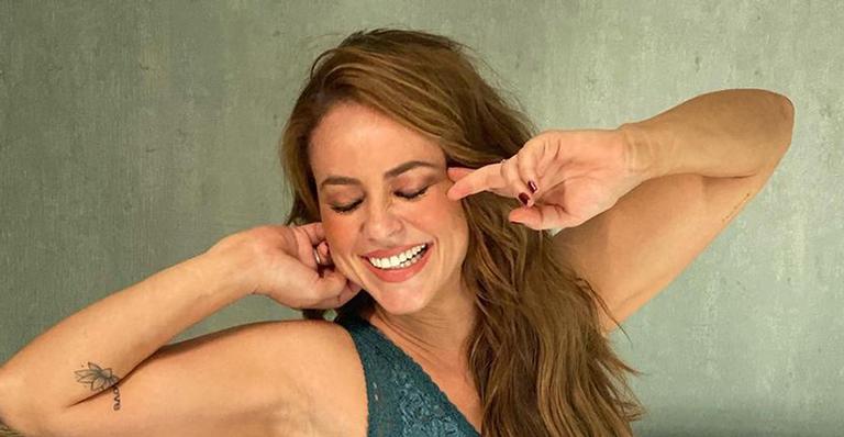 Na cama, Paolla Oliveira surge de lingerie cavada e exibe corpão espetacular: “Livre e leve”