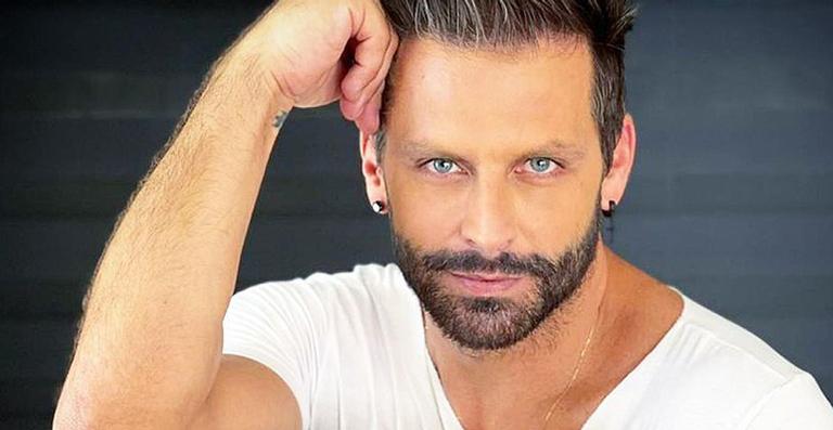 Filho de Henri Castelli posa com tigre e beleza rara rouba a cena: “A genética é soberana”