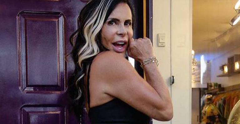 Gretchen se revolta e rebate críticas ao seu jeito de se vestir: “Podem meter o pau”