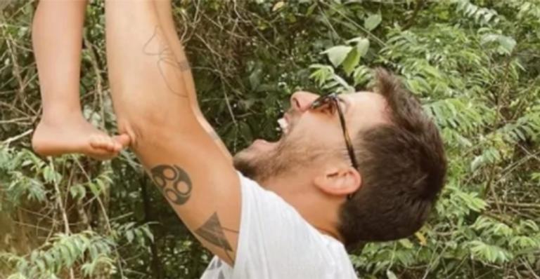 Um meninão! Junior Lima publica foto raríssima do filho, Otto, e Sandy não se contém: “Amo”