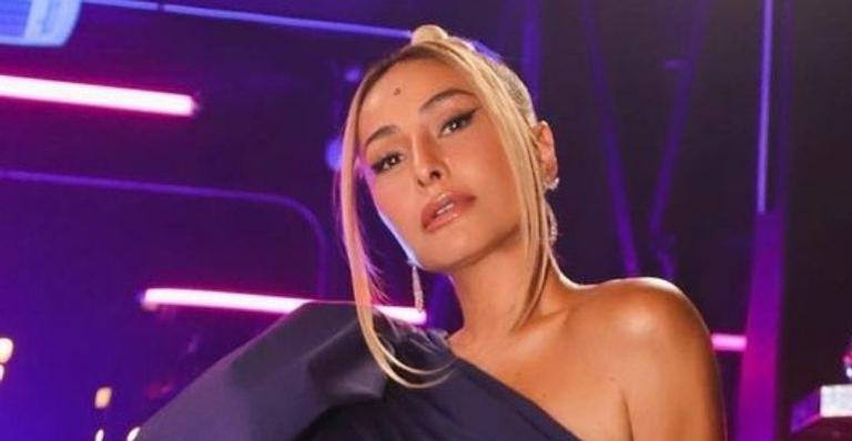 Sabrina Sato elege mini vestido e deixa as pernas torneadas em evidência: “Uma rainha”