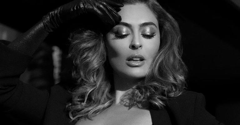 Juliana Paes surge só de lingerie e corpão turbinado chama atenção da web: “Perfeição existe”