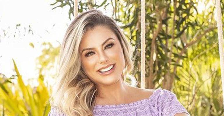 Na fazenda luxuosa de Leonardo, Poliana Rocha surge em clique ousado: “A vida é de dentro para fora”