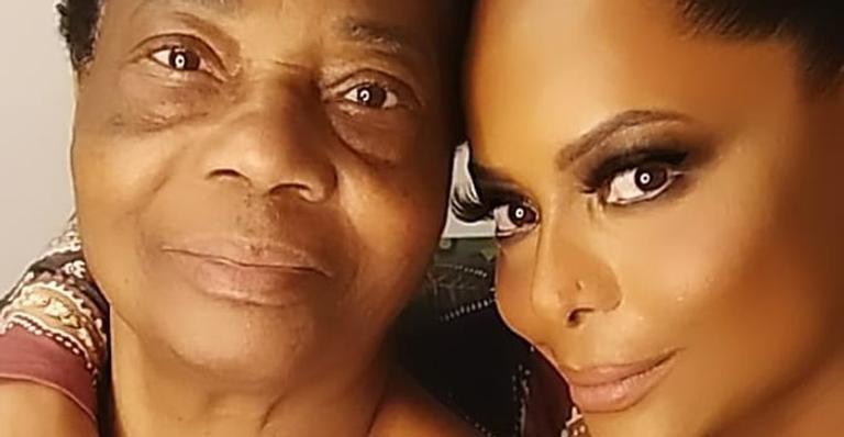Adriana Bombom relembra críticas após morte da mãe: “Ouvi pessoas questionando meu luto”