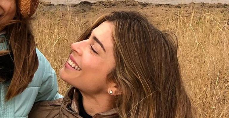 Grazi Massafera flagra a filha andando a cavalo e fãs se emocionam com momento: ”Como ela cresceu!”