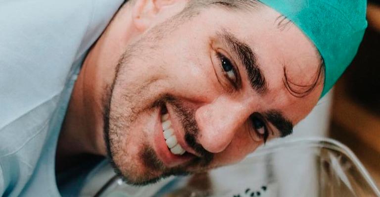 Marcelo Adnet mostra primeiras fotos da filha após o parto e encanta: “Já nasceu rindo”