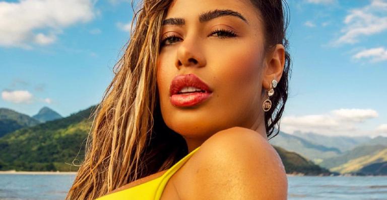 Rafaella Santos exibe novo abdômen magérrimo e curvas poderosas após procedimento estético: ”Gatíssima!”