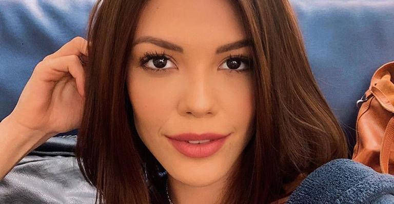 Vitória Strada surge no maior chamego com a namorada em momento carinhoso: “Dia de ficar agarradinha”