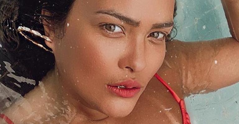 Geisy Arruda faz tatuagem estratégica no bumbum e mostra resultado nas redes: “Coração gigante”