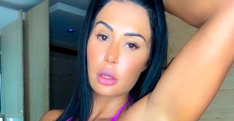 Irmã gata de Gracyanne Barbosa exibe corpo escultural em dia de praia e agrada: “Beleza natural”