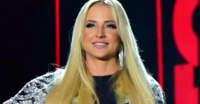 Ex-BBB Gabi Martins aposta em microssaia e arrasa na gravação de DVD: “Maravilhosa”