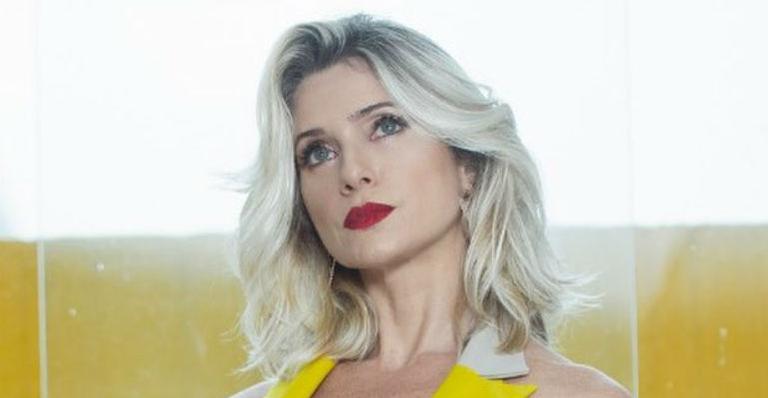 Letícia Spiller aposta em look ousado e decote profundo causa impacto: “Pelo amor de Deus”