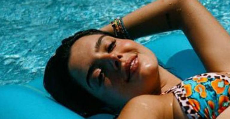 Só de biquíni, Giovanna Lancellotti renova bronze e ostenta corpo escultural: “Que vista”