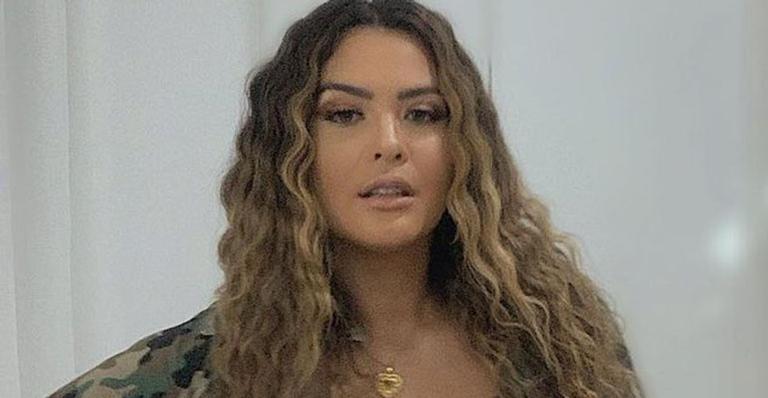 Geisy Arruda protagoniza momento quente ao posar com microvestido: “Que cruzada de pernas é essa?”