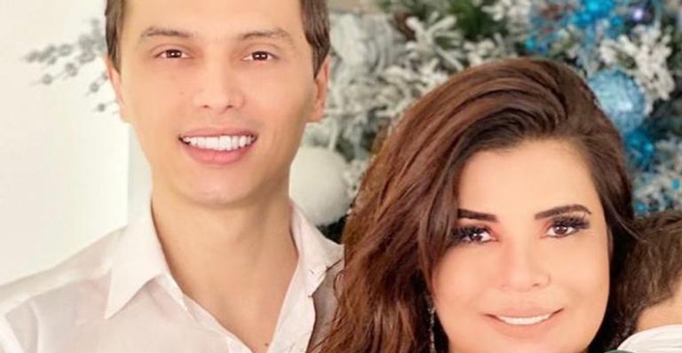 Mara Maravilha monta primeira árvore de Natal em família e herdeiro rouba a cena: ”Um mocinho!”