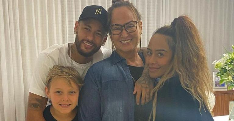 Rafaella Santos faz bazar com peças grifadas da família para ajudar crianças na África, revela portal
