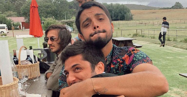 Rodrigo Simas celebra aniversário do irmão mais velho, Bruno Gissoni: “Orgulho do homem que ele se tornou”